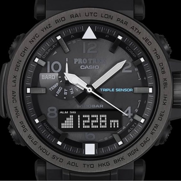 Casio Mens Pro Trek Solar Powered Silicone Watch - Picture 2 of 9